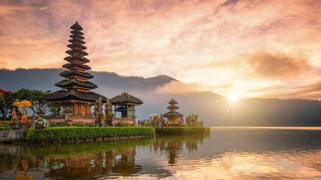 The Calm of Water: Exploring the Therapeutic Effects of Rivers, Lakes, and Oceans